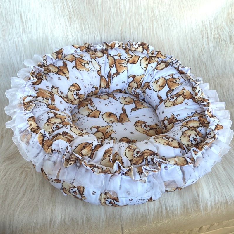 Kulatý bavlněný pelíšek pro čivavy bílý s potiskem pejsků