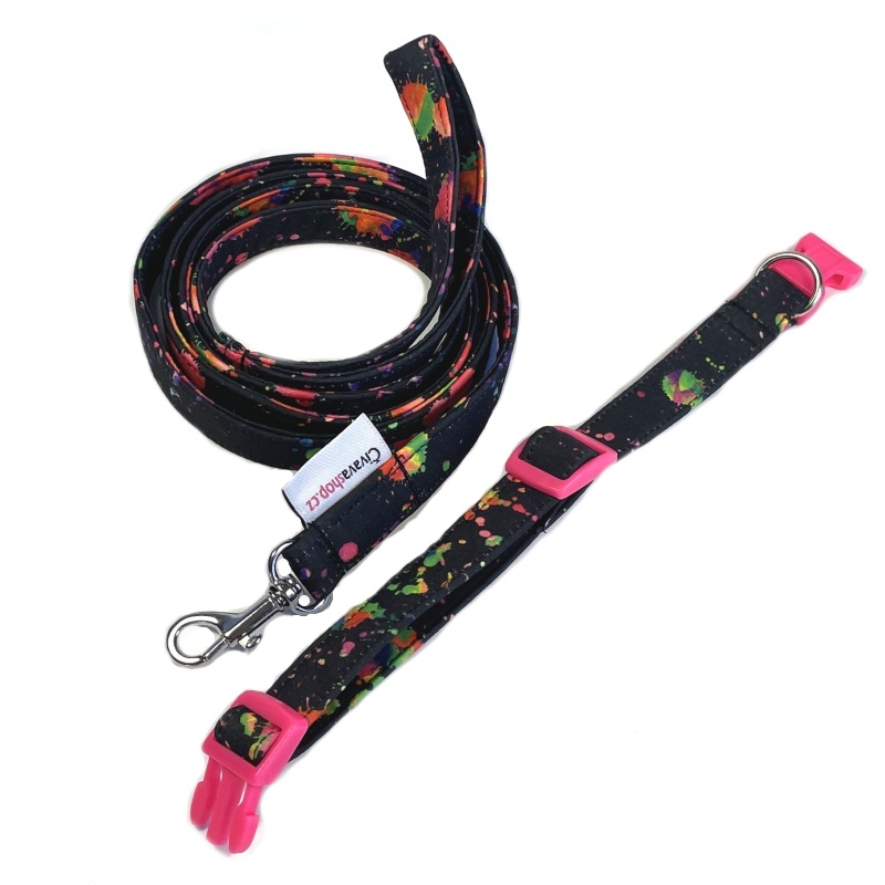 Softshellový obojek s vodítkem – černý a kaňky, šířka 1,5 cm