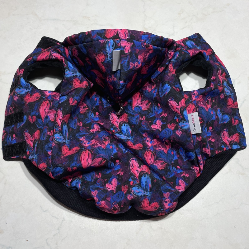 Zateplaná funkční zimní softshellová pláštěnka pro psy – Balónková srdíčka