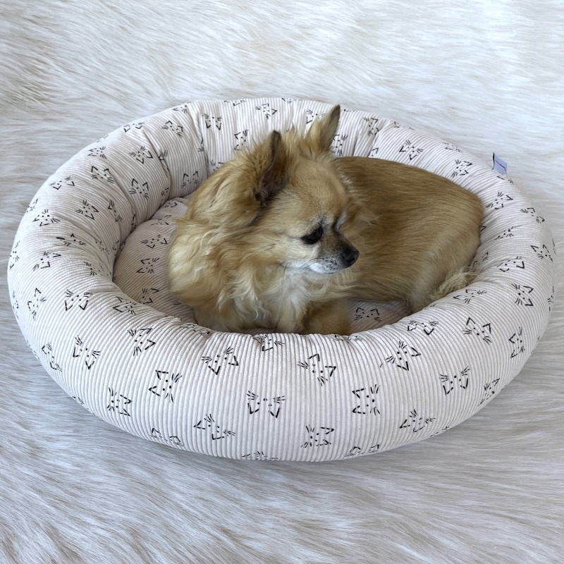Kulatý manšestrový pelíšek čivavashop Dana, béžový kočky, 50cm