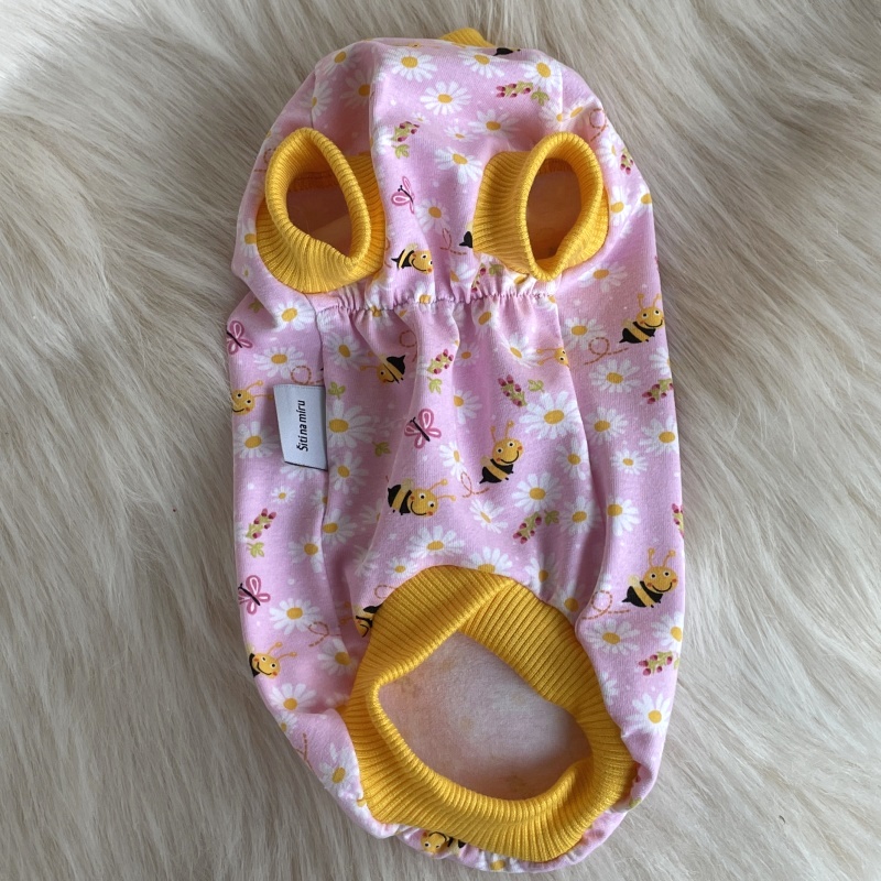 Bavlněné tričko – růžová včelky | pohodlná ochranná vrstva pro malé psy