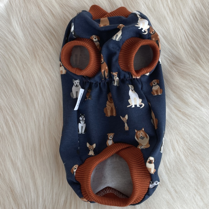 Bavlněné tričko – pejsci na modré | pohodlná ochranná vrstva pro malé psy