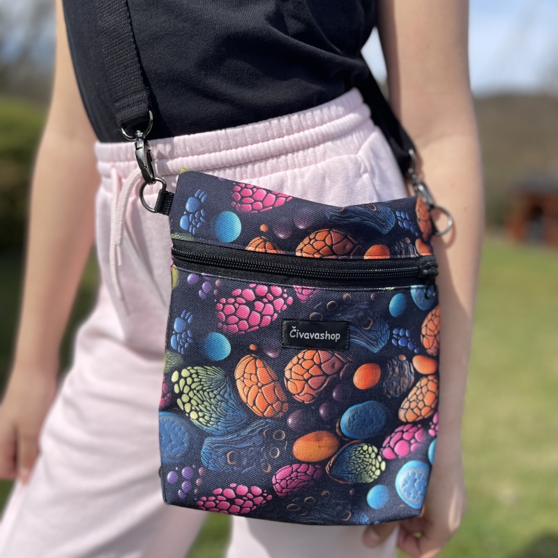Venčící Mini Crossbody (21×22 cm) – praktická, stylová a voděodolná, kameny