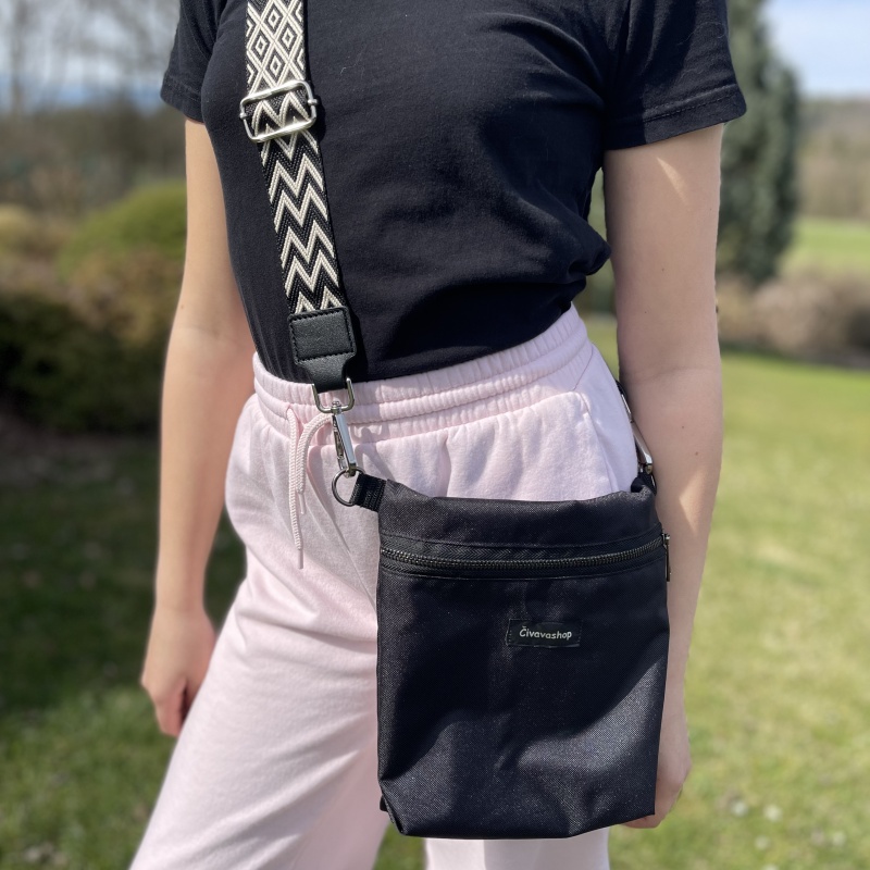 Elegantní crossbody kabelka – černá klasika II, která nezklame