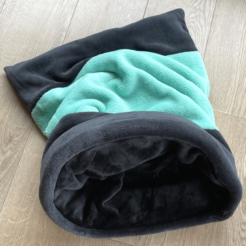 Plyšový tulipytlík s vyztuženým okrajem pro psa 65 × 55 cm – antracitovomint