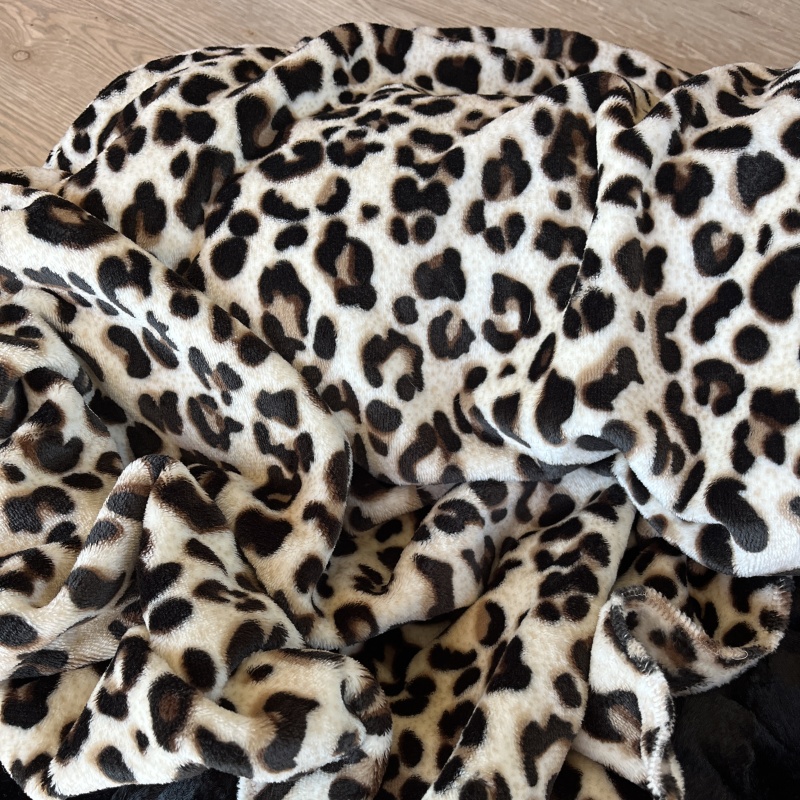 Kvalitní deka pro psa 80x80, leopardí vzor