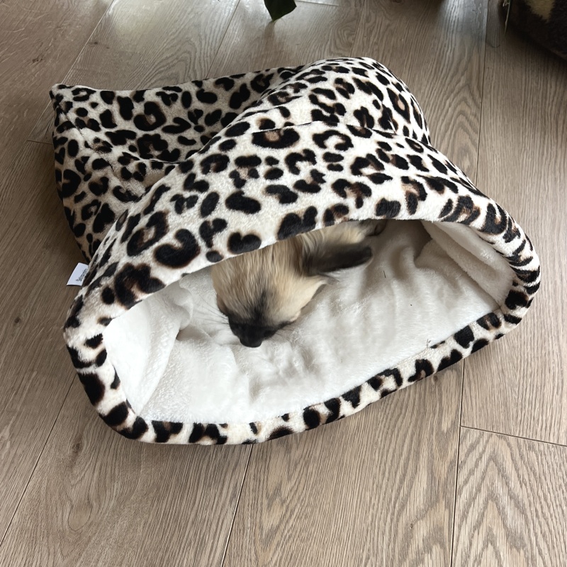 Plyšový tulipytlík s vyztuženým okrajem 65×55 cm – leopardí vzor