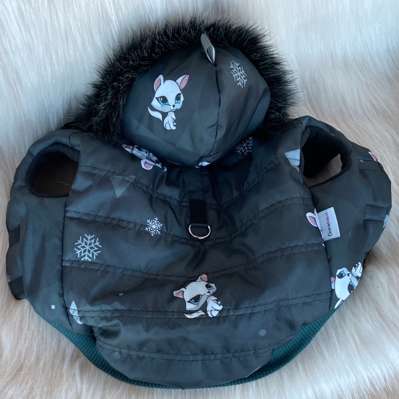 ❄️ Elegantní zimní bunda pro psa s odepínací kapucí – šitá na míru v barvě černé potisk kočky