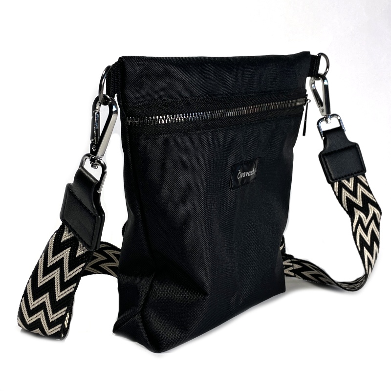 Elegantní crossbody kabelka – černá klasika II, která nezklame