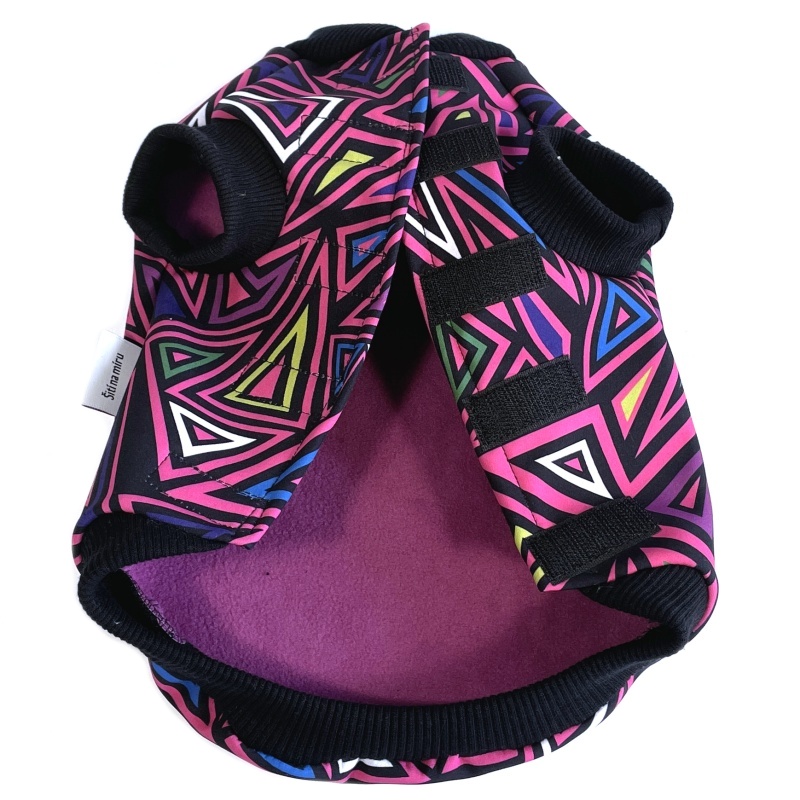 Funkční zimní softshellová bunda pro psa – geometrický vzor, růžová