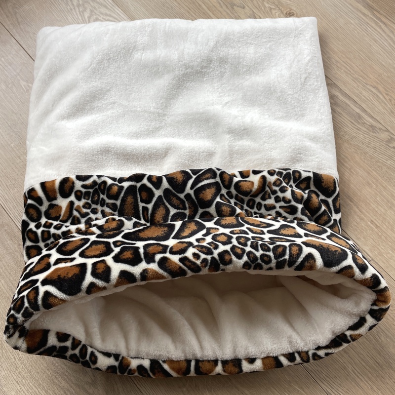 Plyšový tulipytlík s vyztuženým okrajem pro malé psy 60 × 50 cm – béžový se zvířecím vzorem