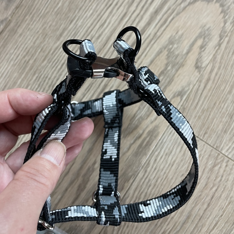Popruhový postroj pro malá plemena s váhou 2–3,5 kg, kamufláž