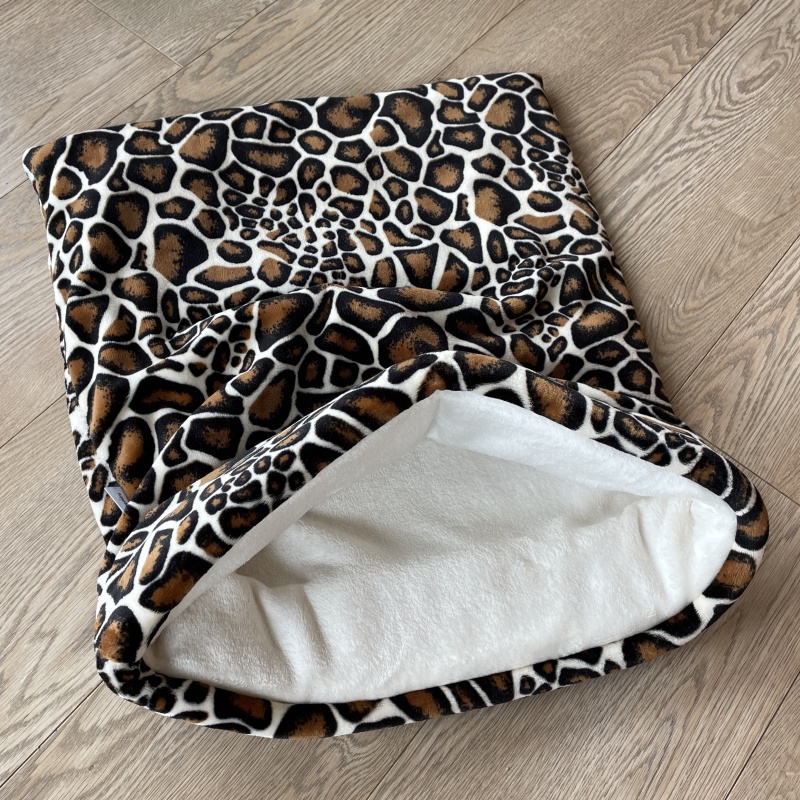 Plyšový tulipytlík s vyztuženým okrajem 65×55 cm – žirafa se smetanou