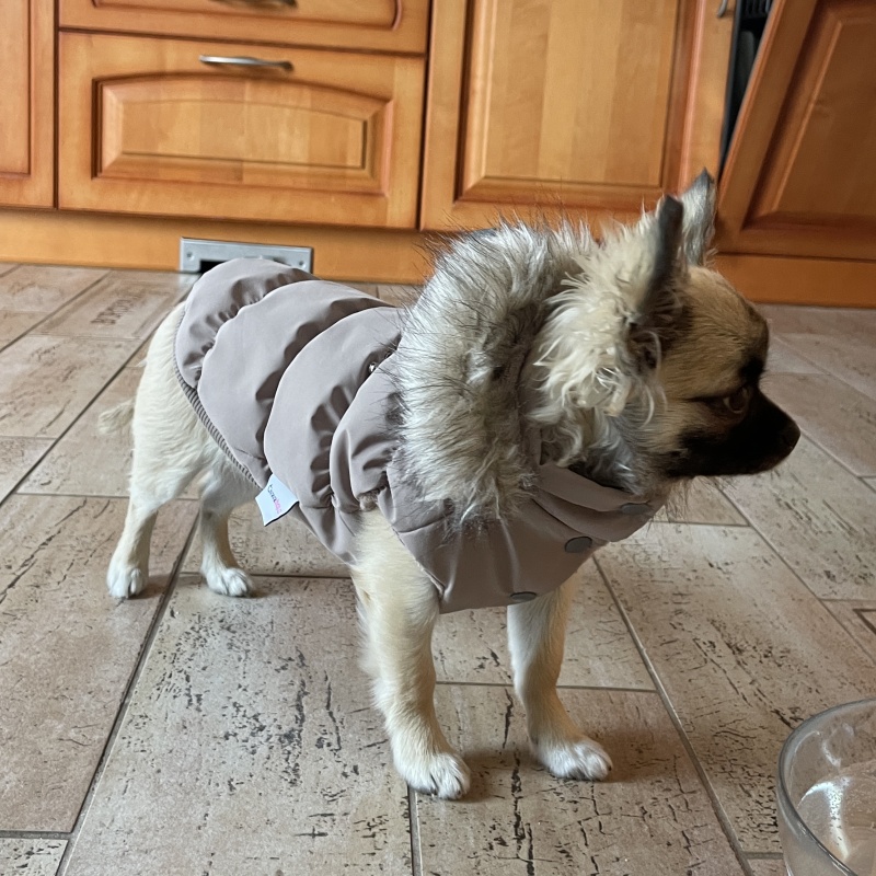 Zimní obleček prošívaný gumičkou šitý na míru Charlie, pastel světlá khaki