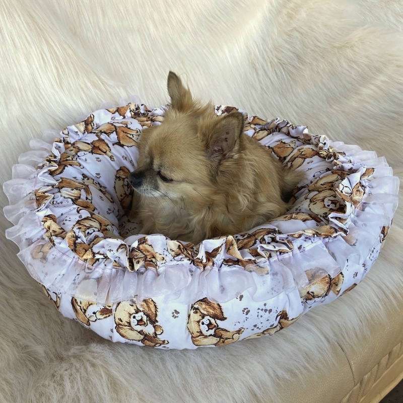 Kulatý bavlněný pelíšek pro čivavy bílý s potiskem pejsků