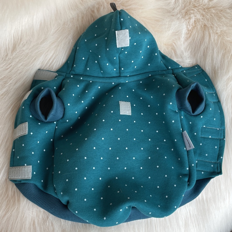 Tepláková mikina pro psa s kapucí Mendy, petrolejová s puntíkem