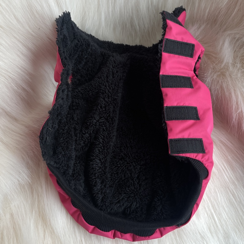 ❄️ Zimní kožíšek pro psa se všitými kšírami – sytě růžový
