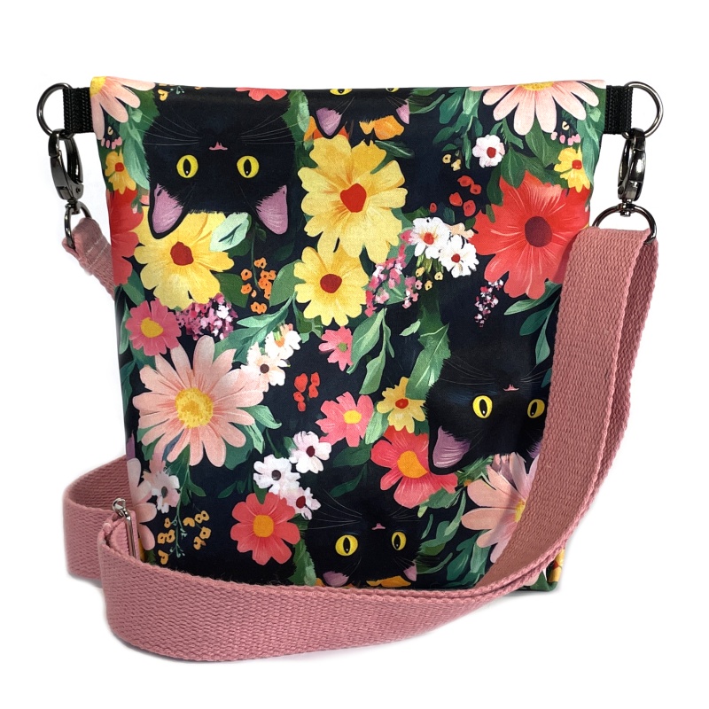 🤍 Elegantní crossbody kabelka – kočky na kvítkách