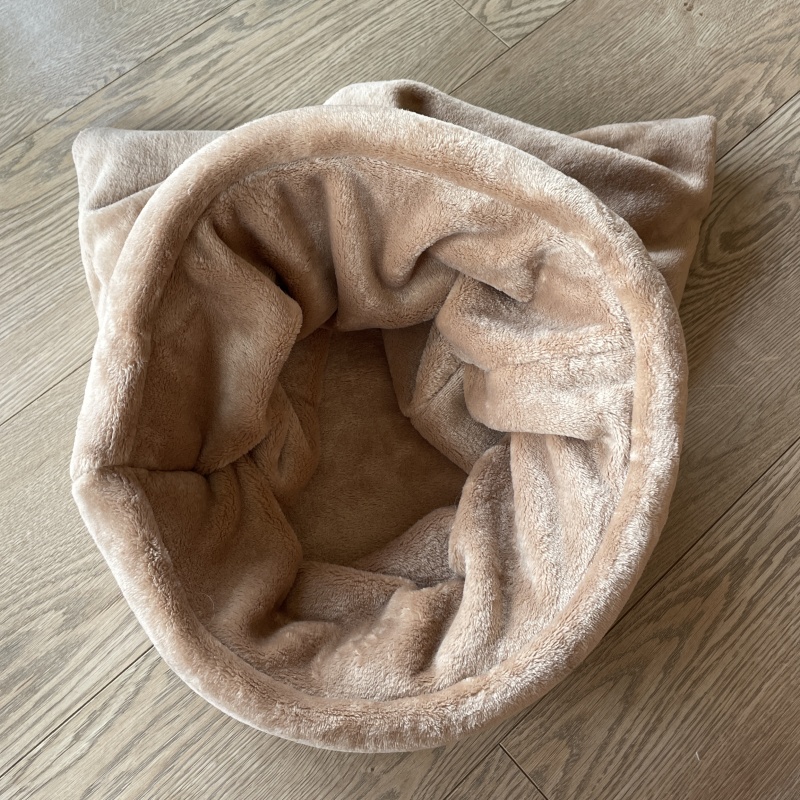 Plyšový tulipytlík s vyztuženým okrajem 65×55 cm – cappuccino
