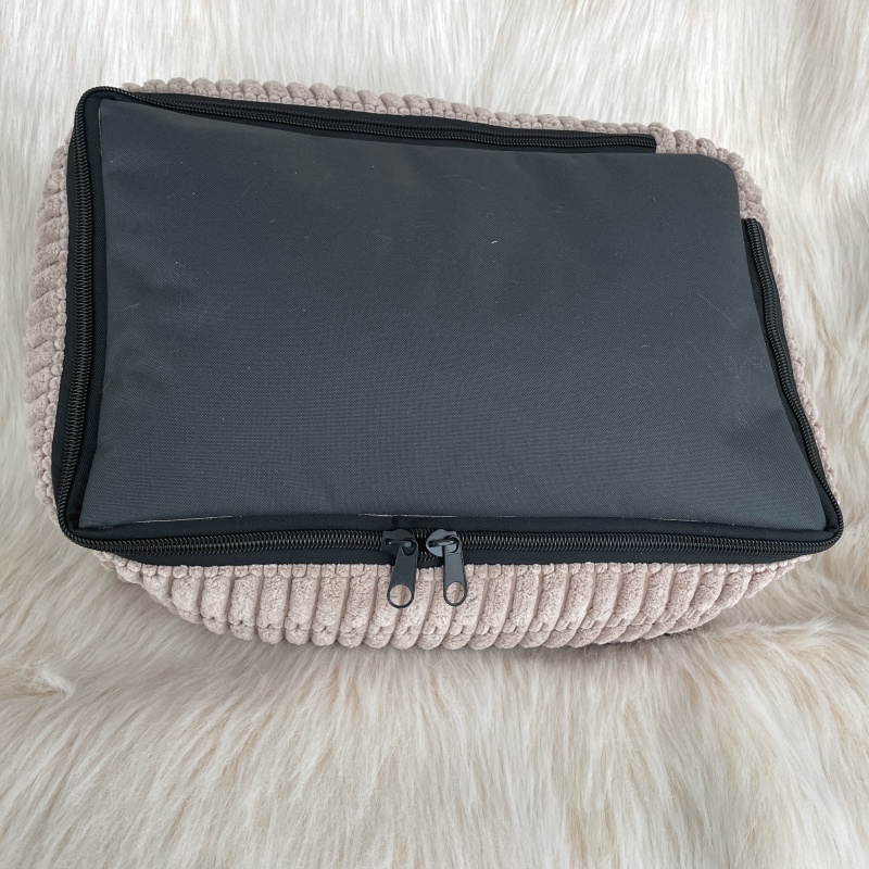 Luxusní pelíšek pro psa – krémově hnědý (45 × 30 cm)