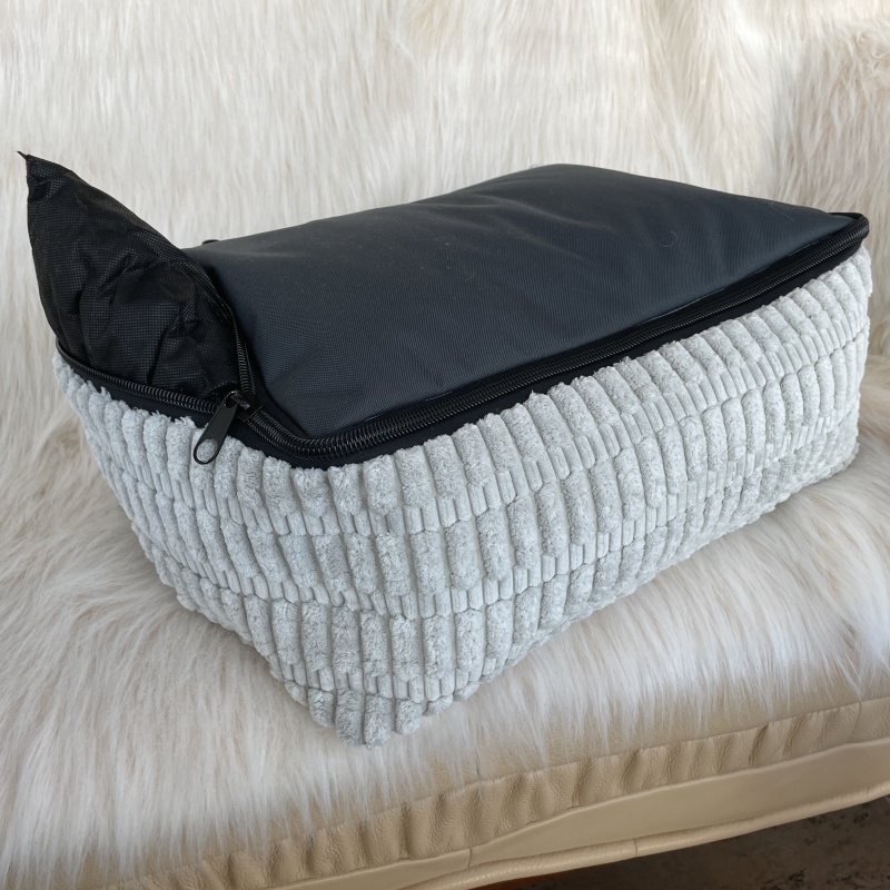 Luxusní pelíšek pro psa – krémový (45 × 30 cm)