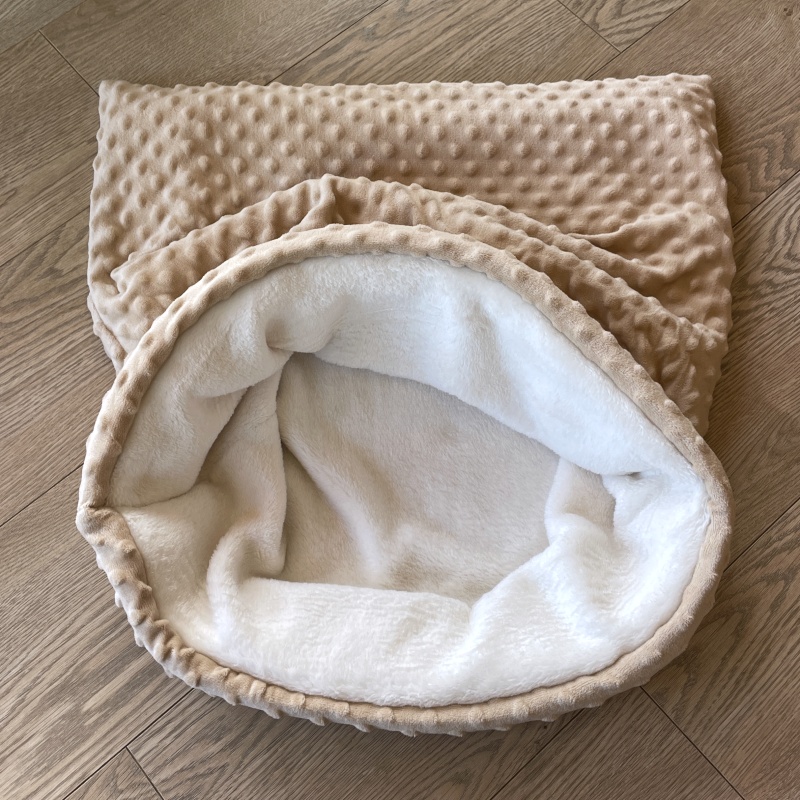Plyšový tulipytlík s vyztuženým okrajem 65×55 cm – smetana a béžové minky