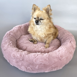 Luxusní kožešinový pelíšek – Starorůžový tlapky, huňatý (průměr 50 cm)