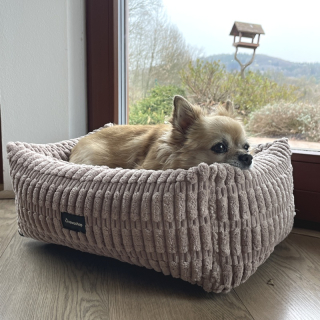 Luxusní pelíšek pro psa – krémově hnědý (45 × 30 cm)